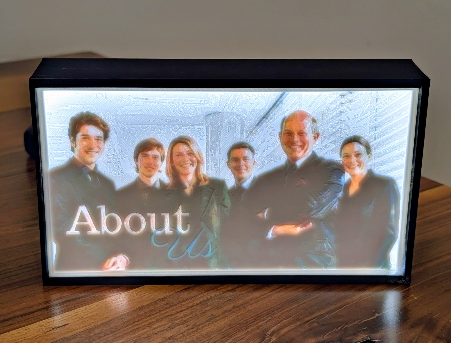 Illuminated 3D relief revealing a family photograph